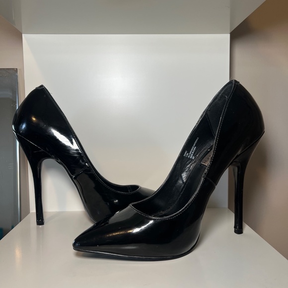 Steve Madden Black Patent heels - Picture 5 of 5